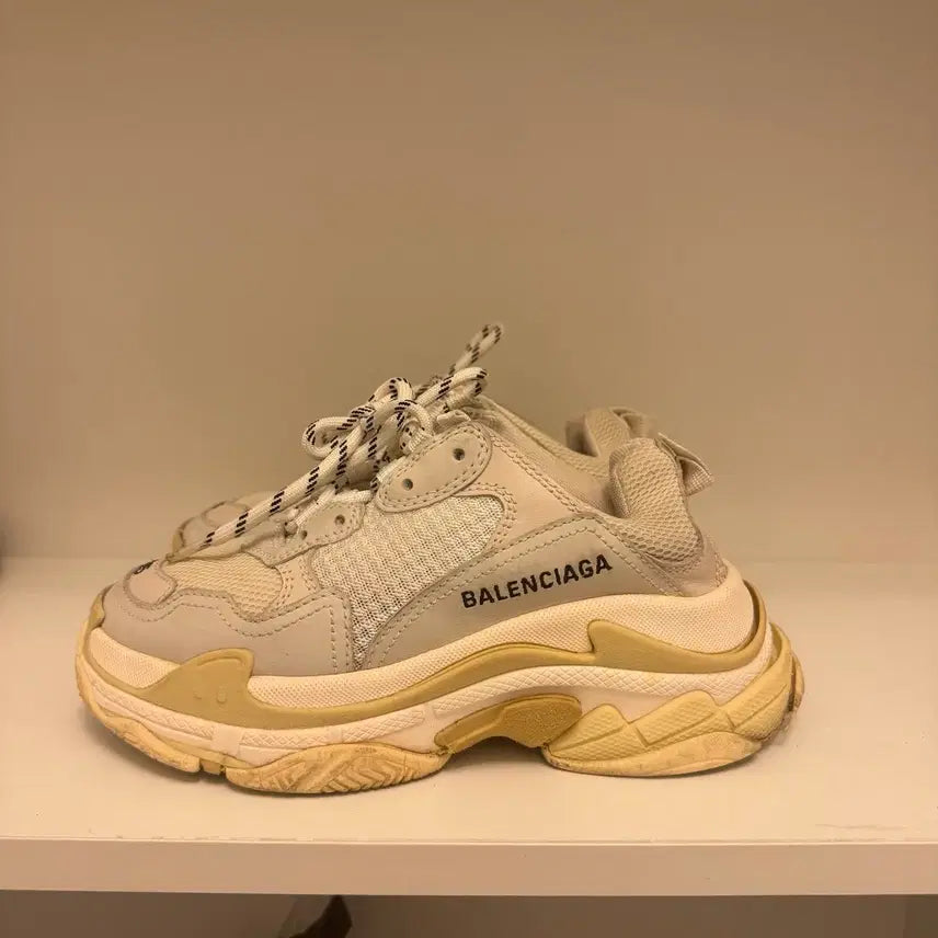 [BUNJANG] Balenciaga Triple S Sneakers White Size 35 (US 6-6.5) / 발렌시아가 트리플S 스니커즈 35(230-235)