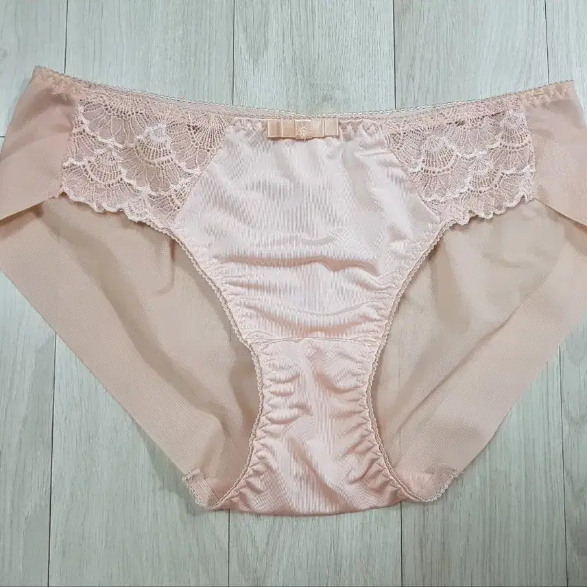 [BUNJANG] Satin Peach Women's Panties (Used, Size M) / (중고) 새틴 피치 여성 팬티