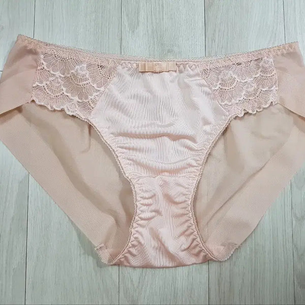 [BUNJANG] Satin Peach Women's Panties (Used, Size M) / (중고) 새틴 피치 여성 팬티
