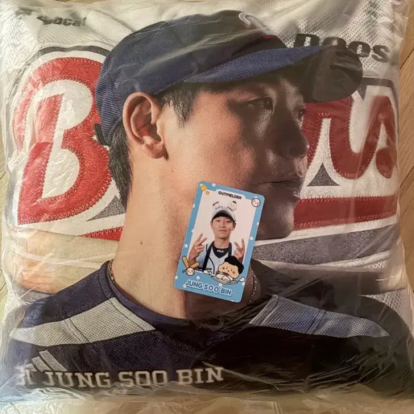[BUNJANG] Doosan Bears Jeong Soo-bin Cushion + Woong-gi Bear Photocard Bundle Set / 두산베어스 정수빈 쿠션 + 망곰 포카