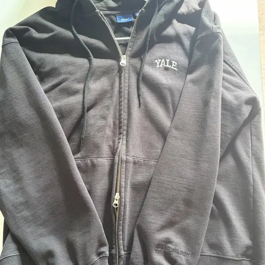 [BUNJANG] YALE Small Arch Two-Way Black Hoodie Zip-Up / 예일 스몰아치 투웨이 블랙 후드집업
