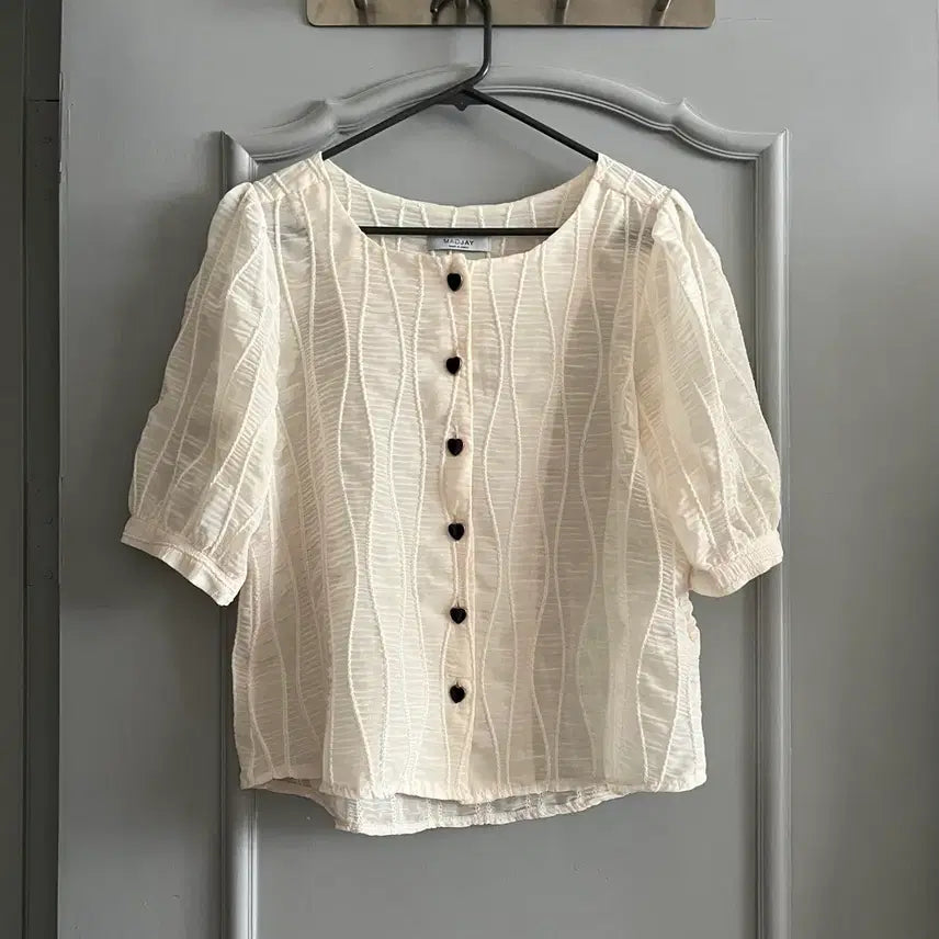 [BUNJANG] MAGJAY Blouse FF Size Ivory Shirring Heart Button / MAGJAY 블라우스 FF사이즈