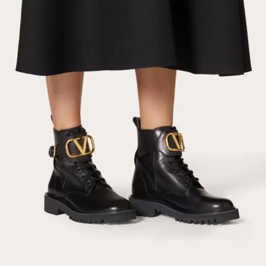 [BUNJANG] Valentino Garavani VLogo Combat Ankle Boots / 발렌티노 가라바니 VLogo 컴뱃 앵클부츠]