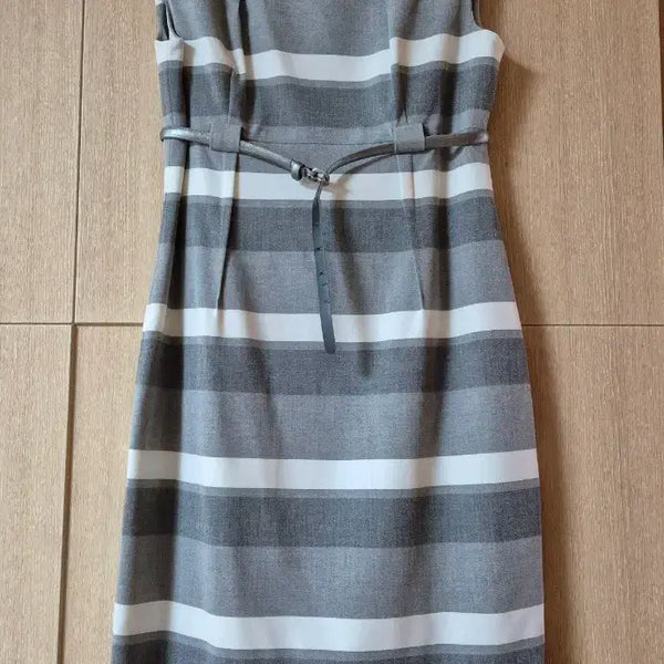[BUNJANG] Calvin Klein Striped Dress Size 8 / Calvin Klein 스트라이프 원피스 8