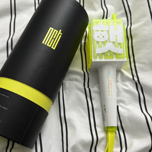 [BUNJANG] NCT Official Lightstick Accessory "Moomom Bom" Version 1 Keychain / 엔시티 구 버전 응원봉 믐뭔봄 믐뭠봄 굿즈 공식 엠디 키링 위시 드림 127 일이칠 콘서트 앨범 포카