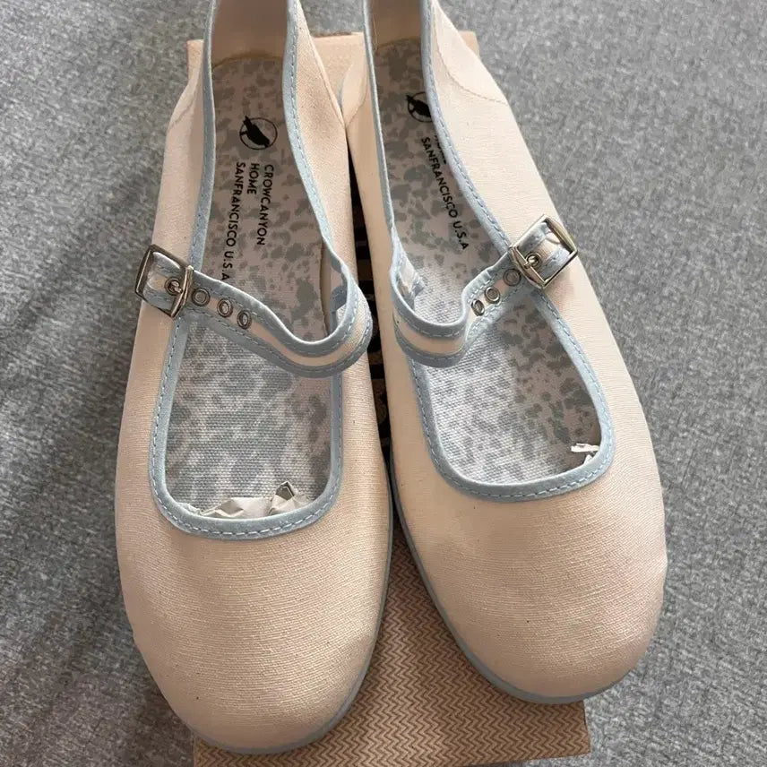 [BUNJANG] Victoria Azul Crow Canyon Mary Jane Shoes - White (Size 39) / Victoria 빅토리아 Azul 크로우캐년 화이트 메리제인 슈즈_39 사이즈