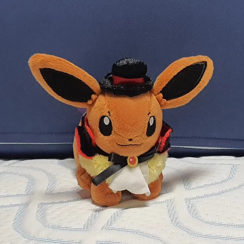 [BUNJANG] Pokemon Center Halloween Time Eevee Plush Keychain / [정품] 포켓몬센터 포켓몬 할로윈 타임 이브이 인형 키링