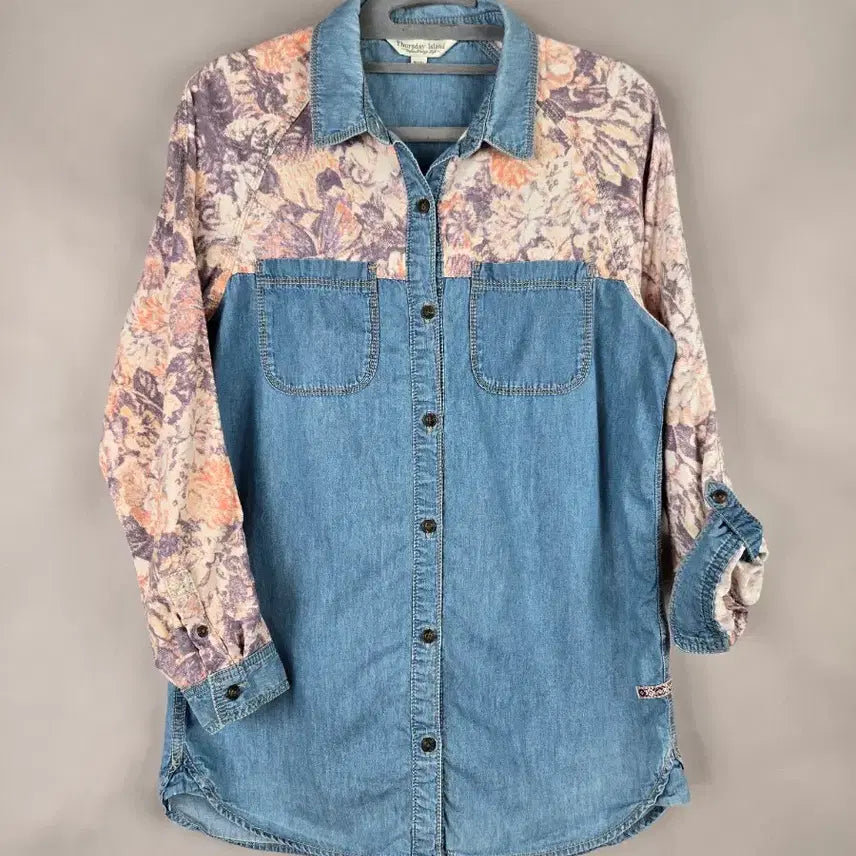 [BUNJANG] Thursday Island Women's Relaxed Fit Floral Panel Sleeve Roll-up Denim Shirt / [무료배송]써스데이아일랜드 S 여성 루즈핏 플라워 배색 소매 롤업 데님 청 셔츠