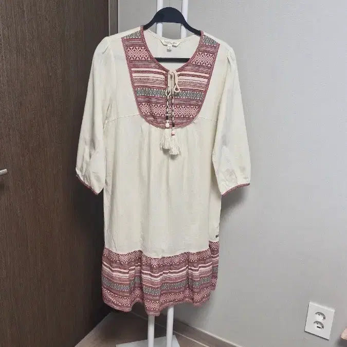 [BUNJANG] Thursday Island Embroidered Dress / 써스데이아일랜드(S/55) 상태푀상자수예쁜 원피스