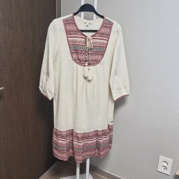 [BUNJANG] Thursday Island Embroidered Dress / 써스데이아일랜드(S/55) 상태푀상자수예쁜 원피스