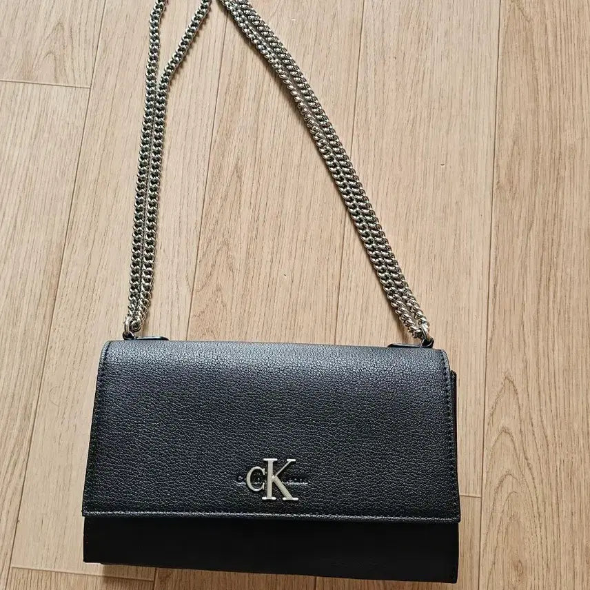 [BUNJANG] Calvin Klein CK Chain Mini Shoulder Crossbody Bag / 캘빈클라인 가방 숄더백 크로스백 체인백 여성 미니 CK