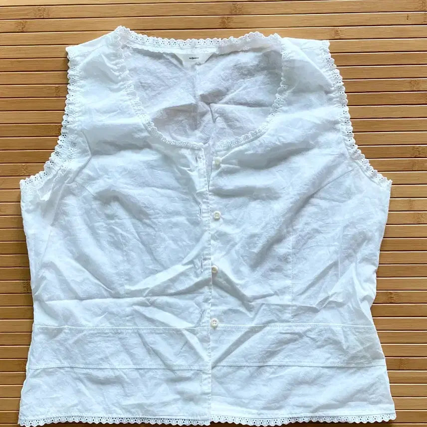 [BUNJANG] White Lace Sleeveless Blouse / 새상품 화이트 레이스 민소매 블라우스