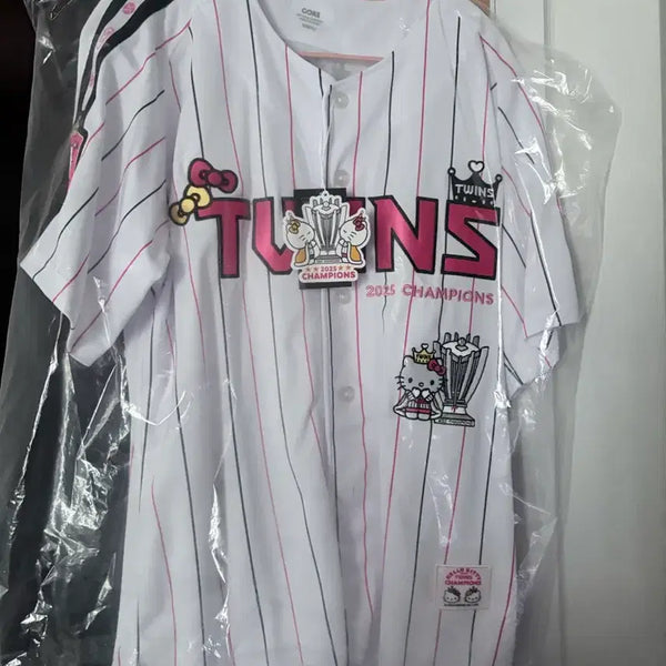 [BUNJANG] Twins Championship Hello Kitty #26 Ju-heon Lee Jersey / 트윈스 우승키티 26 이주헌