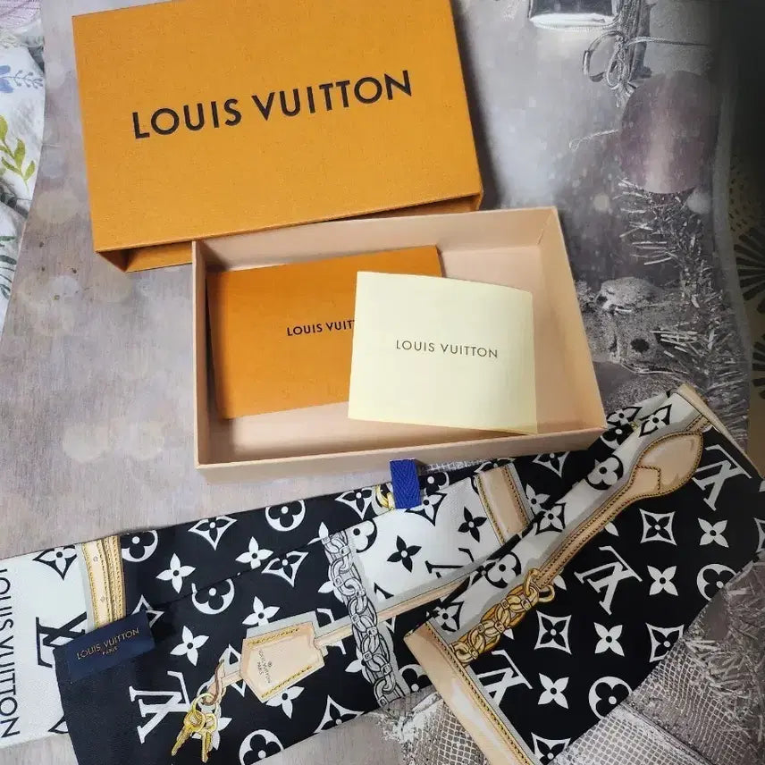 [BUNJANG] Louis Vuitton Bandana Scarf Monogram Black / 정품 루이비통 방도 스카프 사용감없음