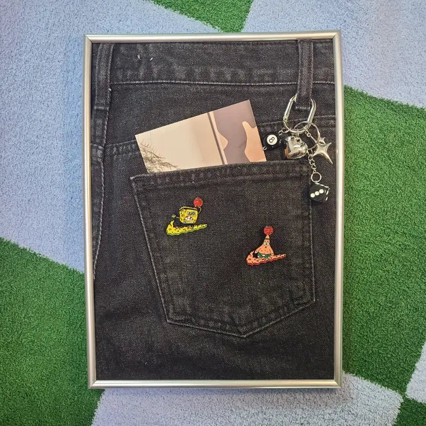 [BUNJANG] Denim Jeans Frame Keyring Pin Badge Brooch Set / [새상품] 데님 청바지 액자 키링 키체인 열쇠고리 핀뱃지 브로치