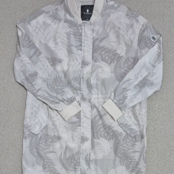 [BUNJANG] W.Angle Leaf Pattern Windbreaker / 와이드앵글 나뭇잎 패턴 바람막이