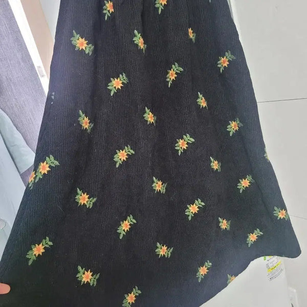 [BUNJANG] Black Corduroy Floral Embroidered Banded Skirt / 블랙 코듀로이 플로럴  자수꽃 밴딩 치마 ㅡ 미사용품 키163 종아리 반 옴.