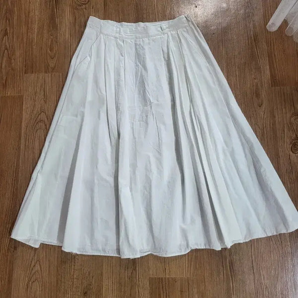 [BUNJANG] White Long Flare Skirt Size 55 New / 화이트 롱 플레어 스커트 55사이즈 새제품