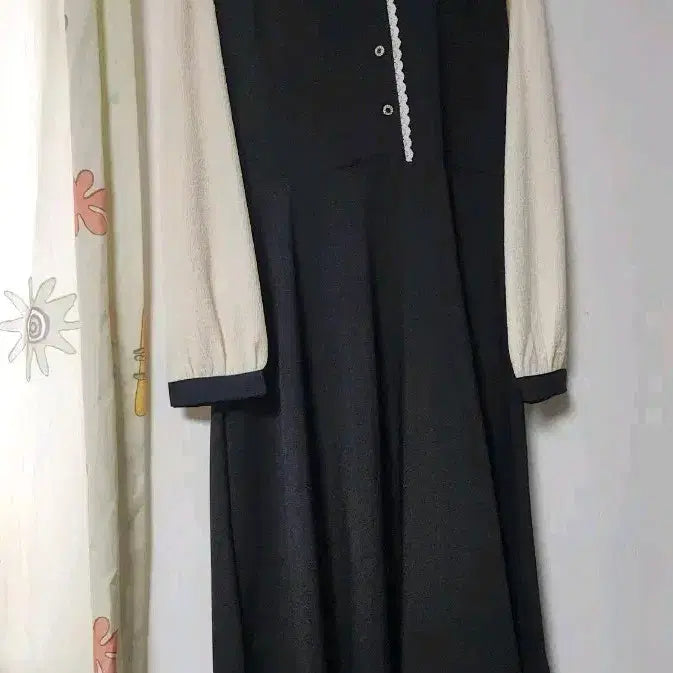 [BUNJANG] Black and White Color Block Midi Dress / 단정한 블랙 앤 화이트 배색 원피스 77