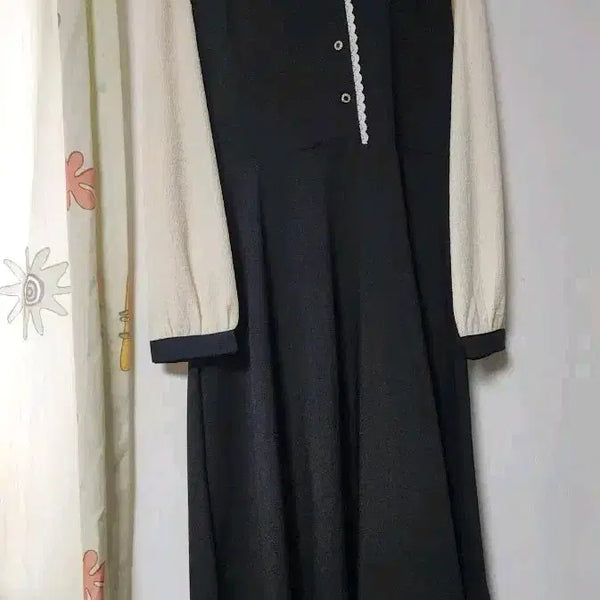 [BUNJANG] Black and White Color Block Midi Dress / 단정한 블랙 앤 화이트 배색 원피스 77