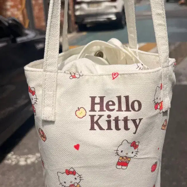 [BUNJANG] Hello Kitty Pattern Canvas Tumbler Bag / 헬로키티 패턴 캔버스 텀블러백