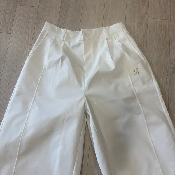 [BUNJANG] Burberry White Bermuda Shorts / 화이트 버뮤다 팬츠
