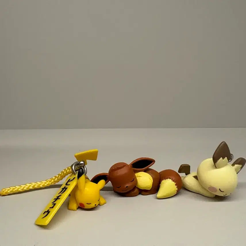 [BUNJANG] Pokemon Sleeping Pikachu & Eevee Keyring Figures Bundle Set / 포켓몬스터 잠자는 피카츄, 이브이 키링 피규어 일괄