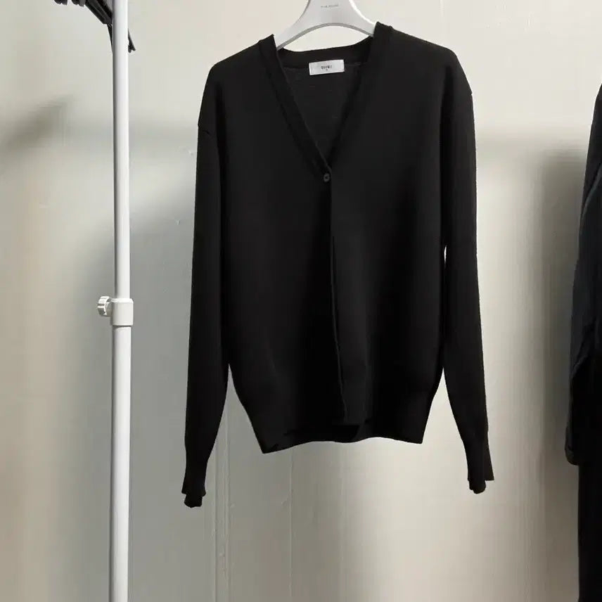 [BUNJANG] Ellude Ordinary Crop Cardigan Black / 엘무드 오디너리 크롭 가디건 블랙 (48)