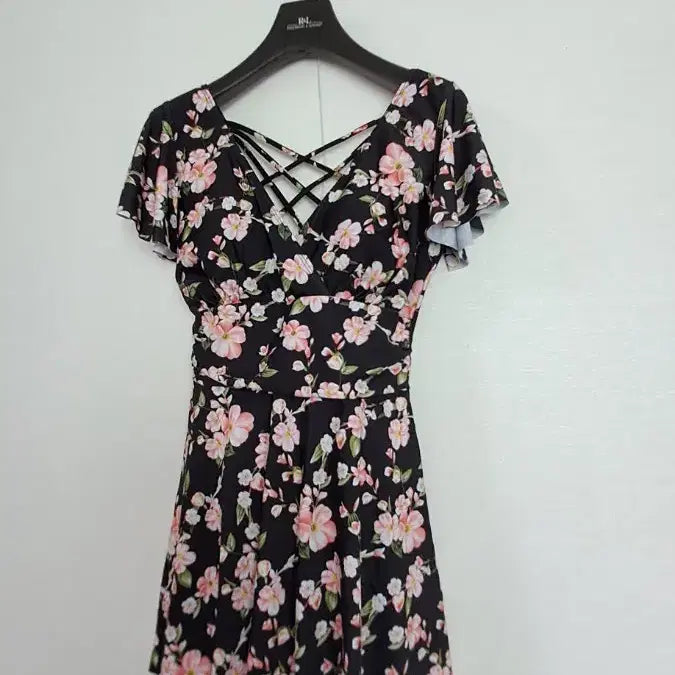 [BUNJANG] Floral Pattern One-Piece Swimsuit Size 66 / 플로럴 패턴 원피스 수영복 66사이즈