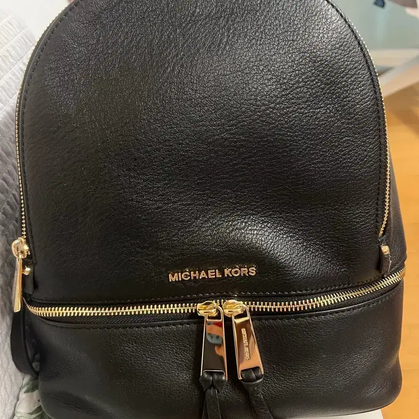 [BUNJANG] Michael Kors Rhea Medium Backpack Black / 마이클코어스 백팩 블랙