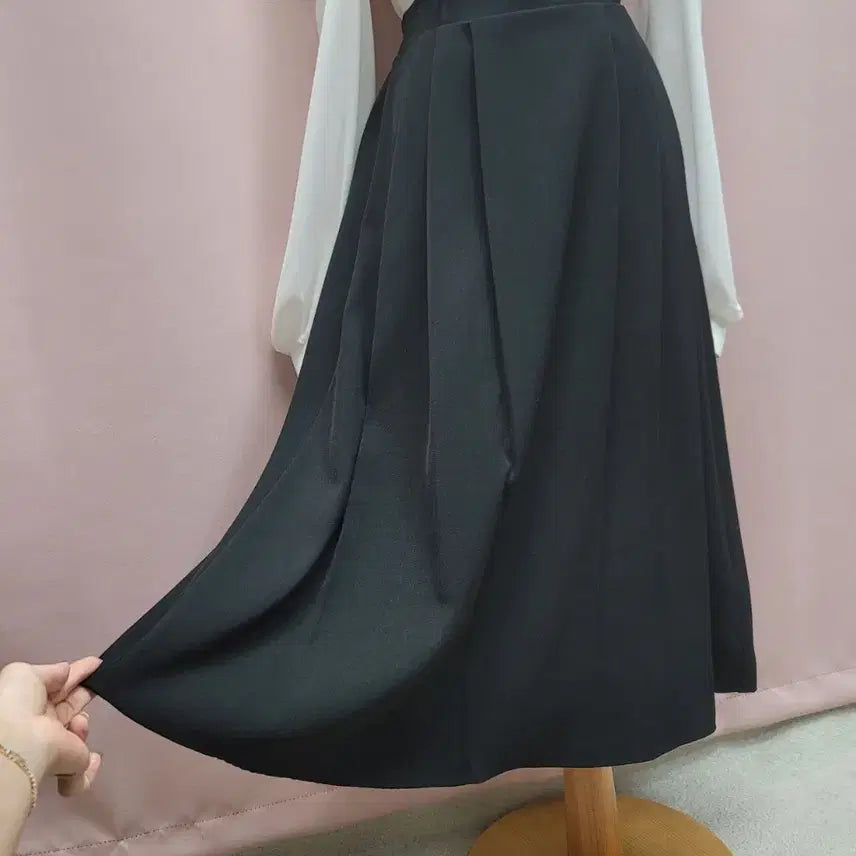 [BUNJANG] Black Pin Tuck Flare Skirt / 블랙 핀턱 플레어 스커트