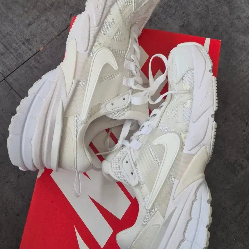 [BUNJANG] Nike V2K Run White Women's Sneakers (255) / 나이키 V2K 런 화이트 여성  255