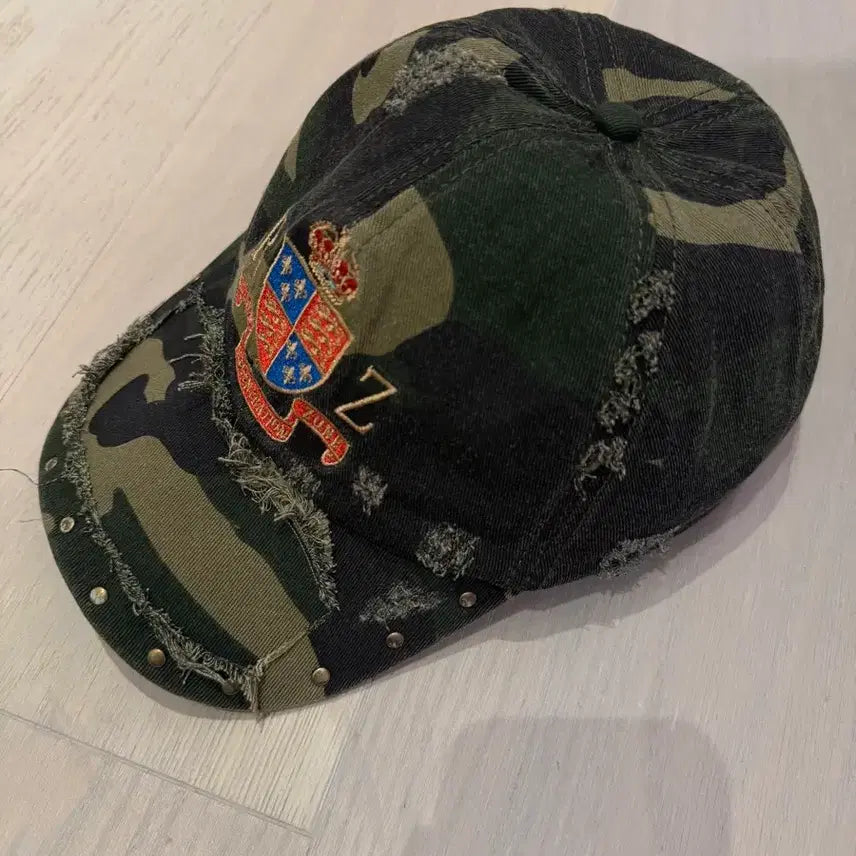 [BUNJANG] Regen Zone Camouflage Emblem Embroidered Studded Distressed Ball Cap / Regen Zone 카모플라주 엠블럼 자수 스터드 데미지 볼캡