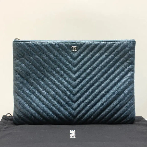 [BUNJANG] Chanel Chevron Caviar Large Clutch Bag Navy Blue (27 Series, A82552) / [명품다올동래] 샤넬 쉐브론 캐비어 라지 클러치백 27번대 A82552