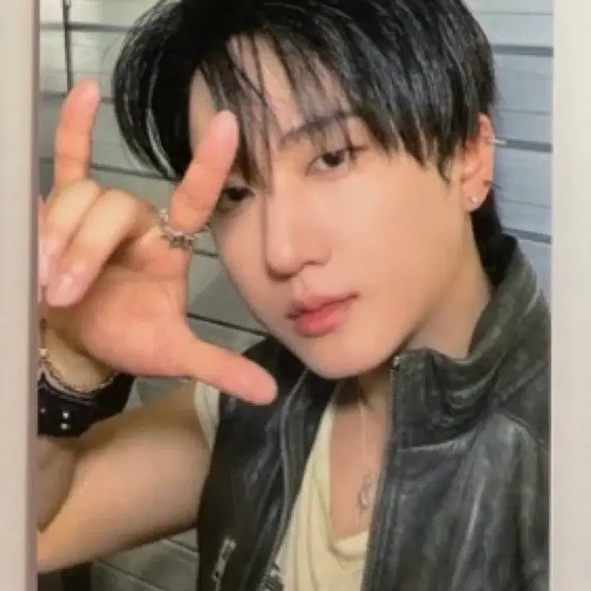 [BUNJANG] Stray Kids SKZ Tower Records Changbin Photocard / 스트레이키즈 스키즈 타워레코드 창빈 포카 양도