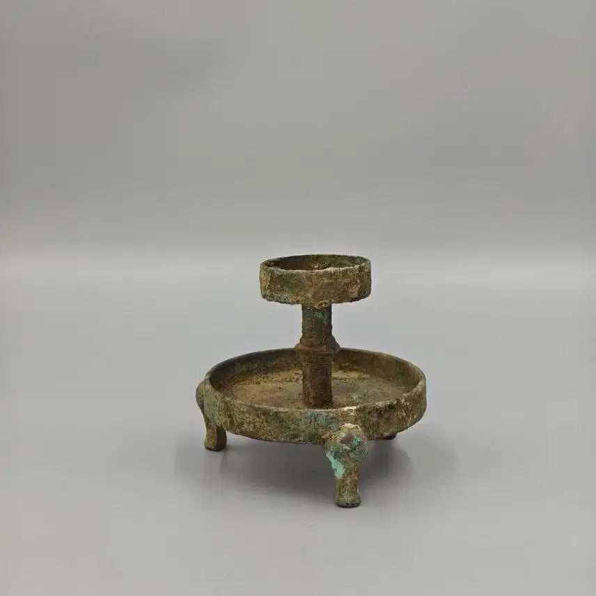[BUNJANG] Ancient Bronze Tripod Candlestick Chinese Antique Collectible / 출토 추정 오래된 청동 삼족 촛대 중국골동품 고미술품 수집품 출토품