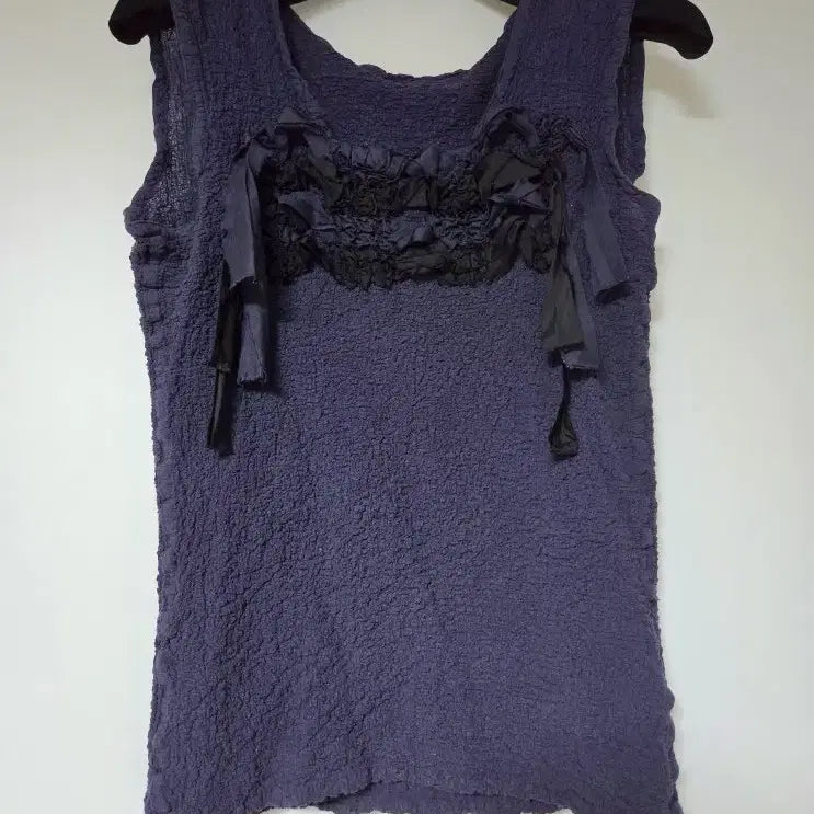 [BUNJANG] Me Issey Miyake Curly Flower Sleeveless Top / 미 이세이미야케 me ISSEY MIYAKE 컬리 플라워 슬리브리스 탑 (F)