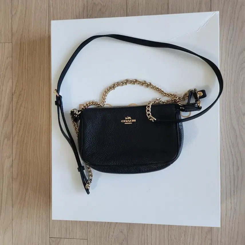 [BUNJANG] Coach Black Chain Crossbody Bag / 코치 블랙 체인 크로스백