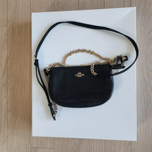 [BUNJANG] Coach Black Chain Crossbody Bag / 코치 블랙 체인 크로스백