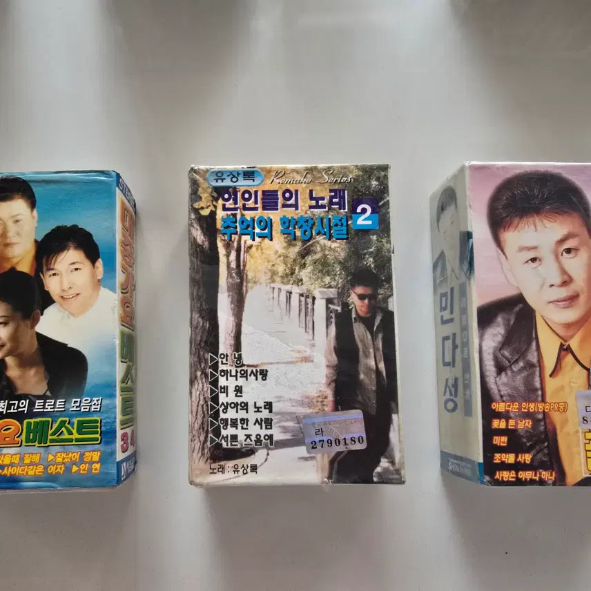 [BUNJANG] Lot of 3 Korean Pop Cassette Tapes: Compilation Hits, Yoo Sang-rok, Min Da-seong / 카세트테이프 일괄판매 (3개)- 대중가요 베스트 34 (컴필레이션) / 유상록 (연인들의 노래 / 추억의 학창시절 2) / 민다성 (골든 디스코 트로트)