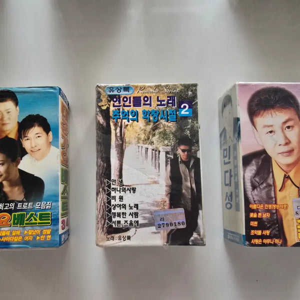 [BUNJANG] Lot of 3 Korean Pop Cassette Tapes: Compilation Hits, Yoo Sang-rok, Min Da-seong / 카세트테이프 일괄판매 (3개)- 대중가요 베스트 34 (컴필레이션) / 유상록 (연인들의 노래 / 추억의 학창시절 2) / 민다성 (골든 디스코 트로트)