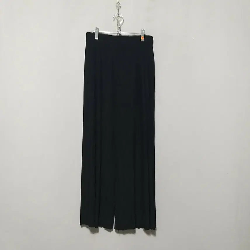 [BUNJANG] Black Pleated Pants with Distressed Hem / 바57 플리츠바지