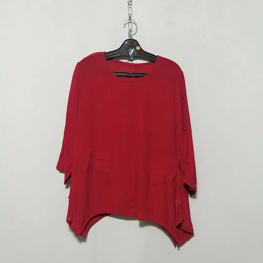 [BUNJANG] Women's Red Blouse with Pocket and Button Details / 바58 인견상의