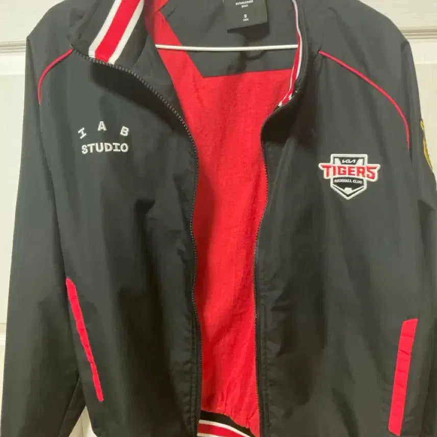 [BUNJANG] Kia Tigers Spring/Fall Jumper Jacket Size S (90) / 기아타이거즈 춘추점퍼 잠바 S(90)