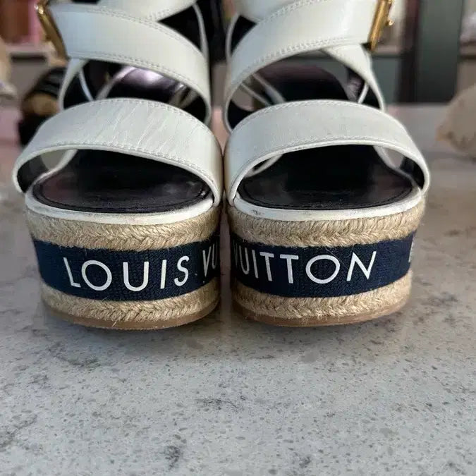 [BUNJANG] Louis Vuitton Women's White Strappy Wedge Heel Sandals / 루이비통 여성 샌들 화이트