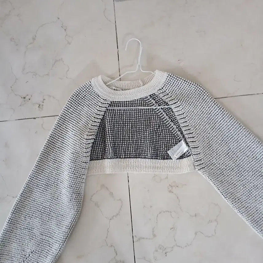 [BUNJANG] COMGEN Voleno Knit Free Size / COMGEN 컴젠 볼레노 니트 Free