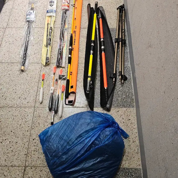 [BUNJANG] Assorted Fishing Rods and Reels Bundle / 바다낚시대 여러개 이것저것