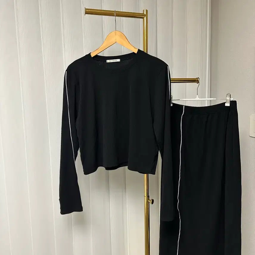 [BUNJANG] Crop T-Shirt and Skirt Set / 크롭 티셔츠 & 스커트 세트