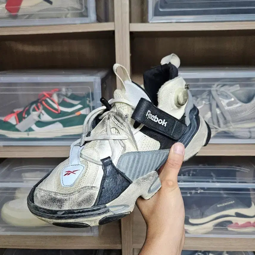 [BUNJANG] Reebok x Vetements Genetically Modified Fury "Grey" Sneakers (275) / 베트멍 리복 유전자 퓨리 그레이 275