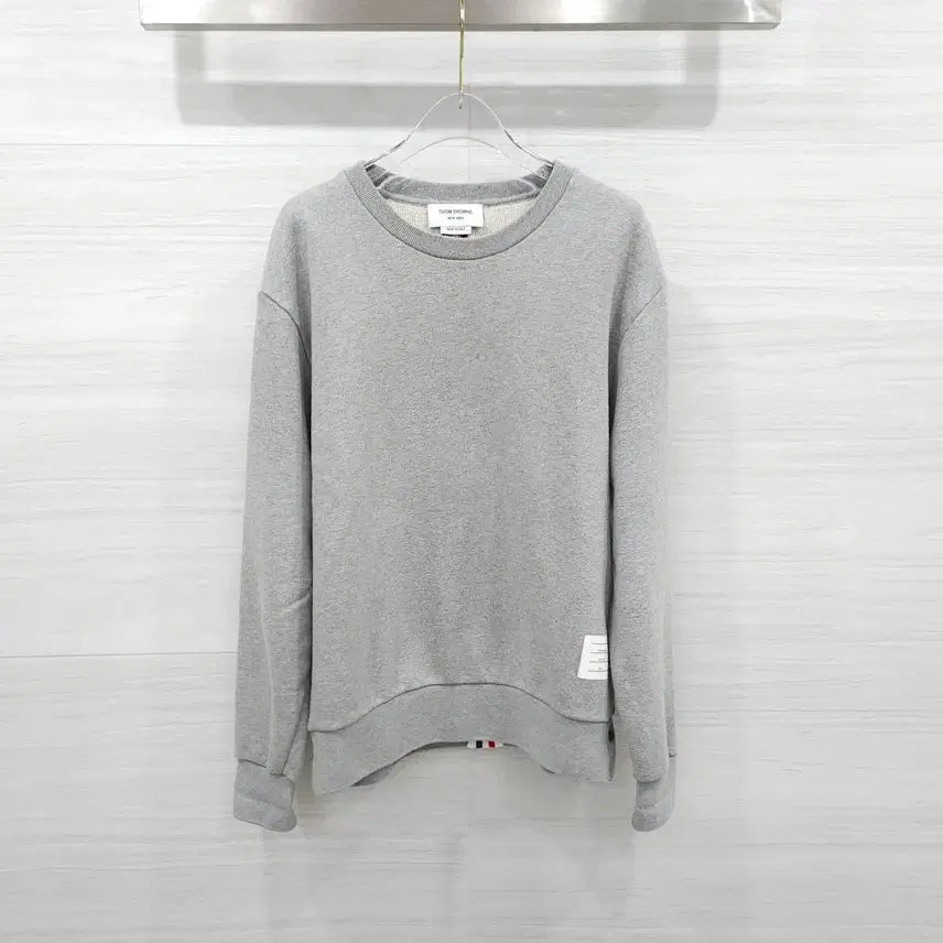 [BUNJANG] Thom Browne Grey Back Tricolor Stripe Sweatshirt Size 3 MJT085A / 3 / 톰브라운 그레이 백 삼선 스트라이프 맨투맨 MJT085A